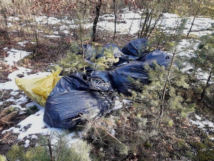 Na&#x20;zdjęciu&#x20;widać&#x20;worki&#x20;wypełnione&#x20;izolacją&#x20;do&#x20;kabli&#x2e;