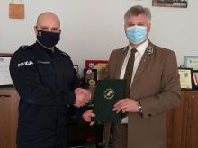 Leśnicy i policja ramię w ramię